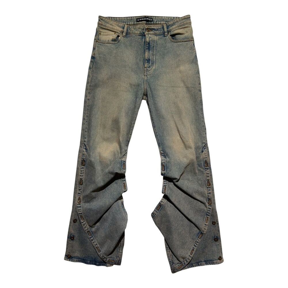 Button leg jeans